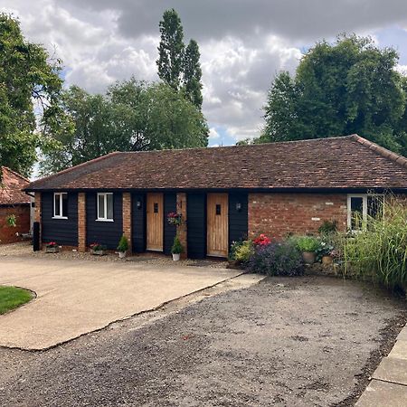 Upper Wood End Farm Holiday Cottages Marston Moreteyne Экстерьер фото