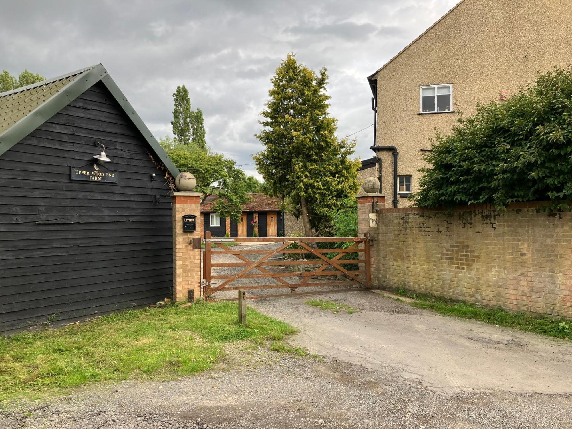 Upper Wood End Farm Holiday Cottages Marston Moreteyne Экстерьер фото